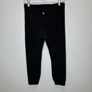 Athleta Black Laser Cut Out Perforated Capri Cropped Pants Leggings Size Medium
